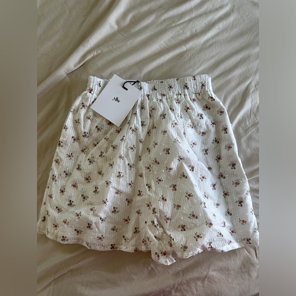 Floral White Cotton Pajama Set - Relaxed Short Sleeve Top & Shorts - Picture 7 of 11